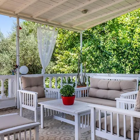 Konstantina Yard شقة