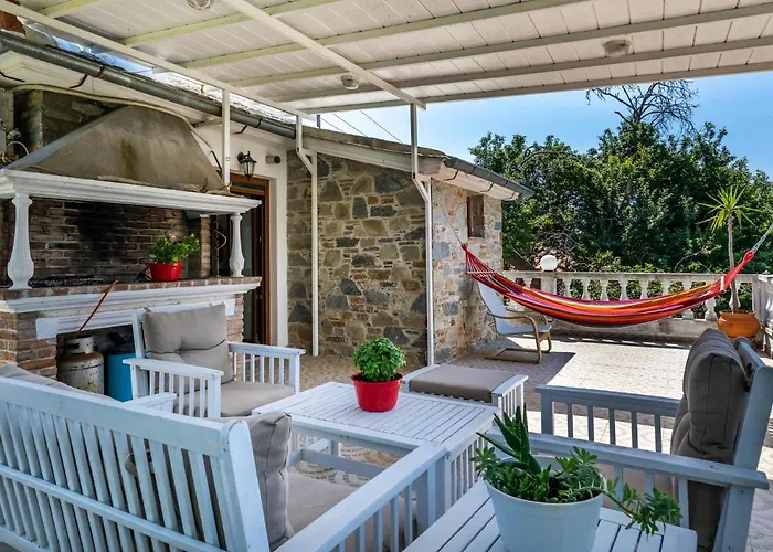 Konstantina Yard Apartment *